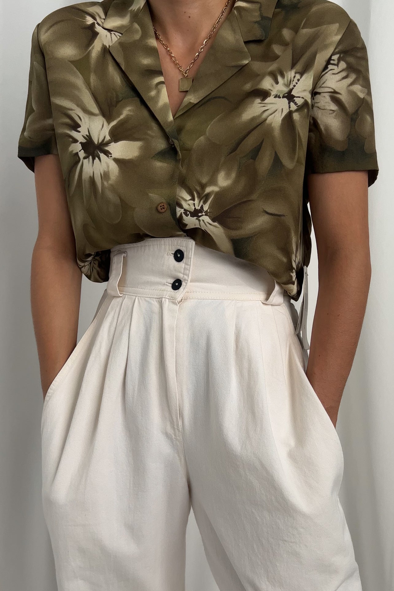 Vintage Fleurs Tropicales Silk Short Sleeve Blouse